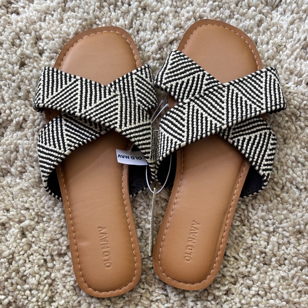 Old Navy Black and White Patterned Sandals